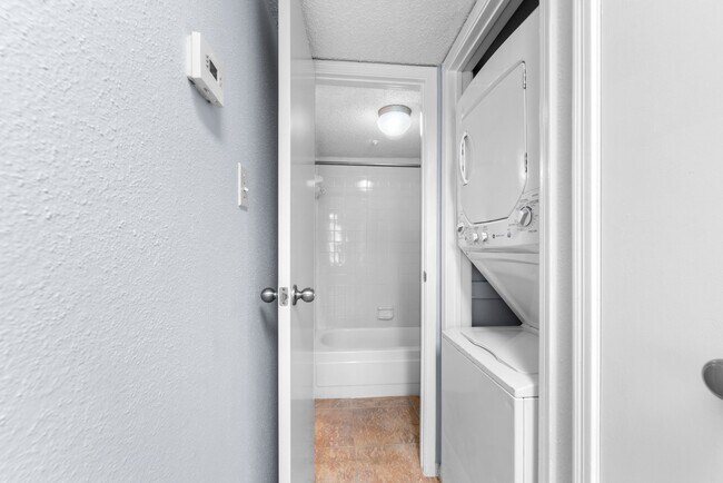 Building Photo - 2750 Holly Hall St