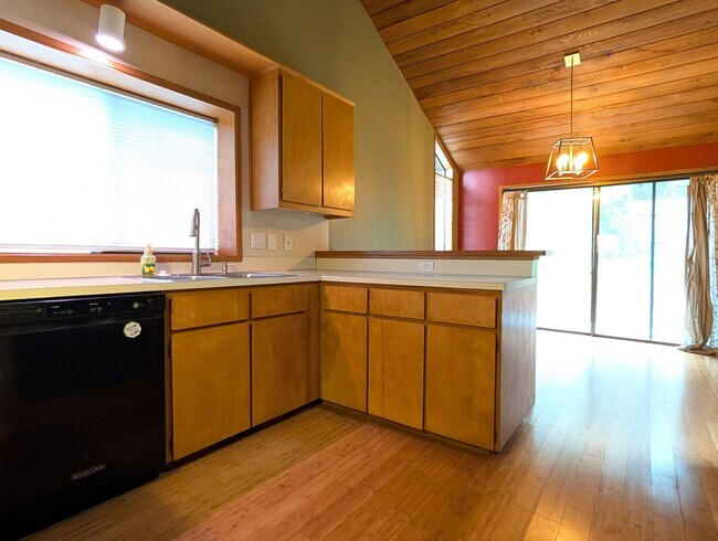 Building Photo - Fantastic 4 Bedroom, 2 Bath Home In The Thurston Area Of Springfield!