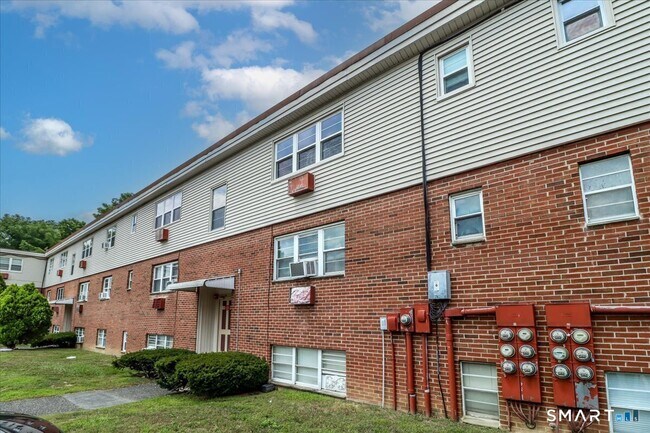 Building Photo - 96 Belair Dr