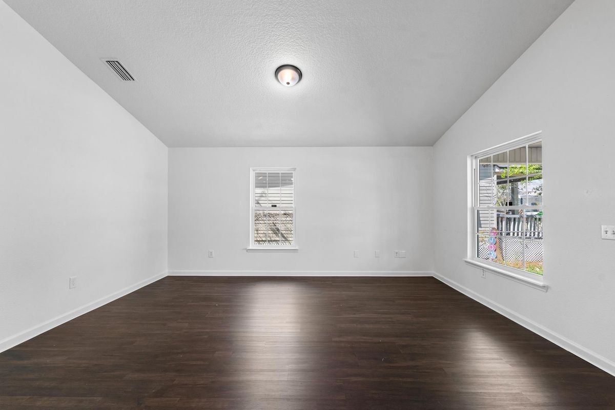 Building Photo - 1470 Windle St