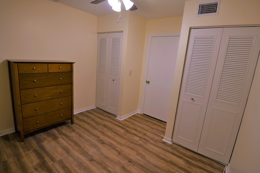 Guest bedroom with two commodious closets. - 2732 SW Matheson Ave