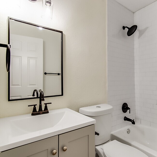 Building Photo - 408 Noble Ave