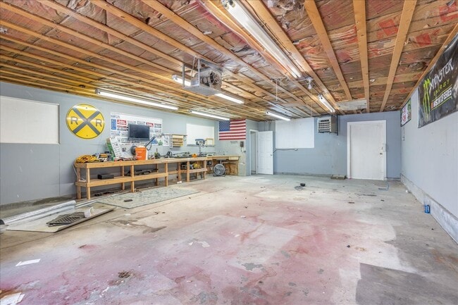 Building Photo - 205 N Fouch St