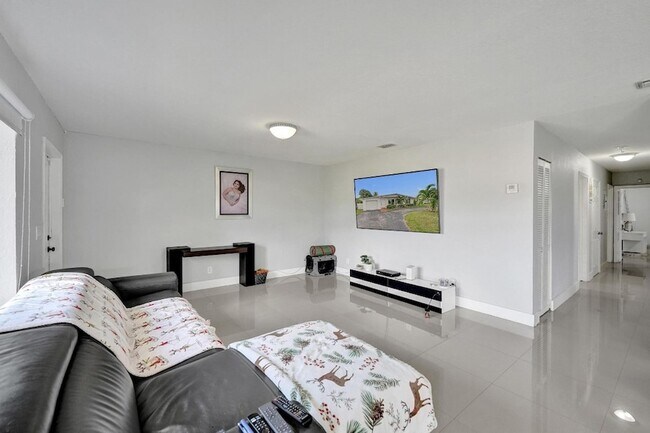 Building Photo - 3322 McKinley St