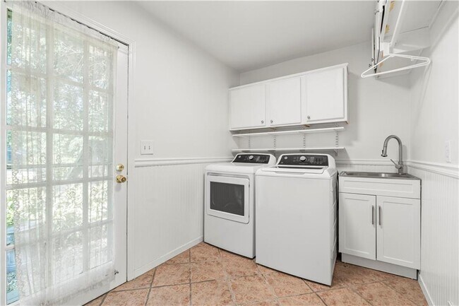 Building Photo - 78 Pheasant Dr SE