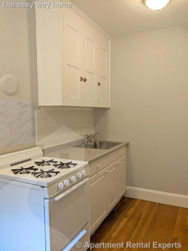 Building Photo - 119 College Ave