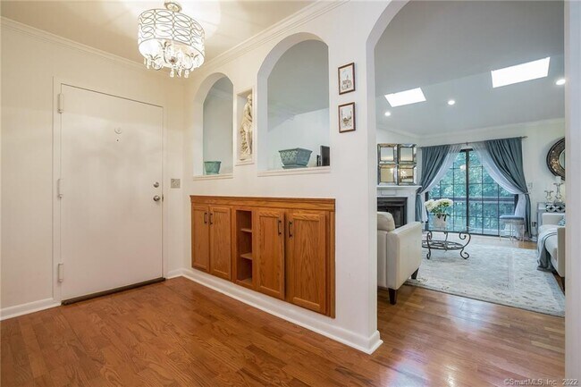 Building Photo - 197 Bridge St