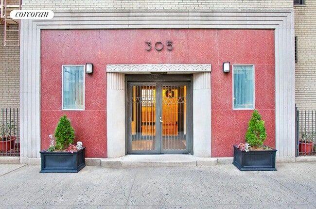 Building Photo - 305 W 52nd St