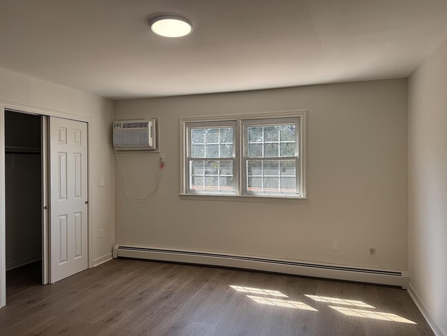 Building Photo - 295 Paulanne Terrace