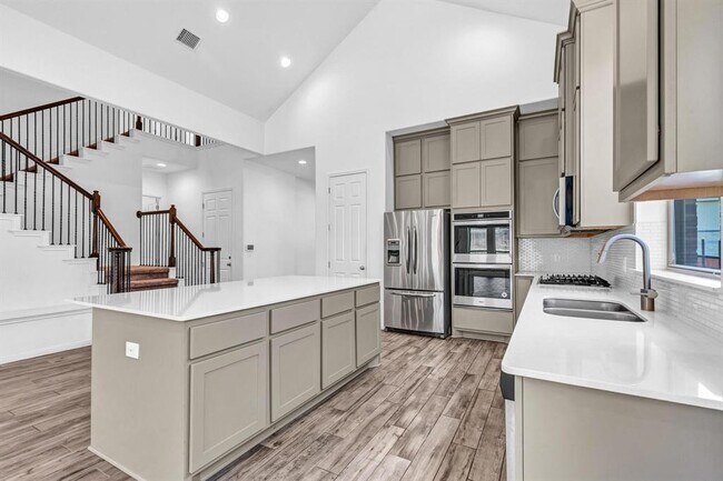 Building Photo - 2907 Zelma Dr