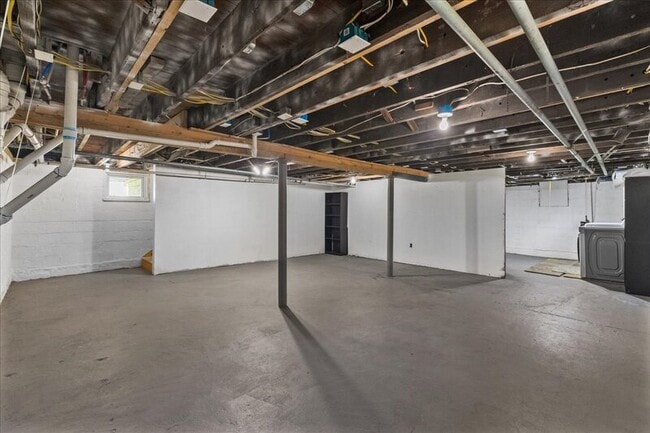 Building Photo - 545 Nassau Ave