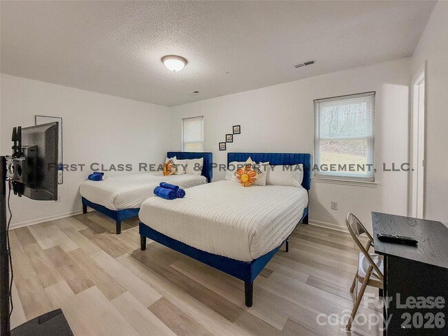 Building Photo - 5819 Woodrock Ct