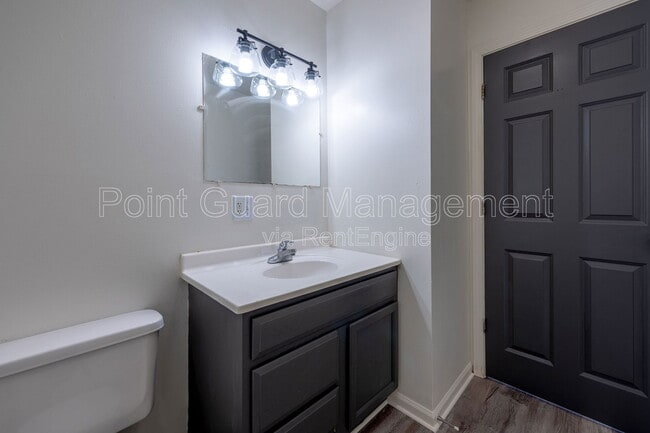 Building Photo - 955 Leroy St