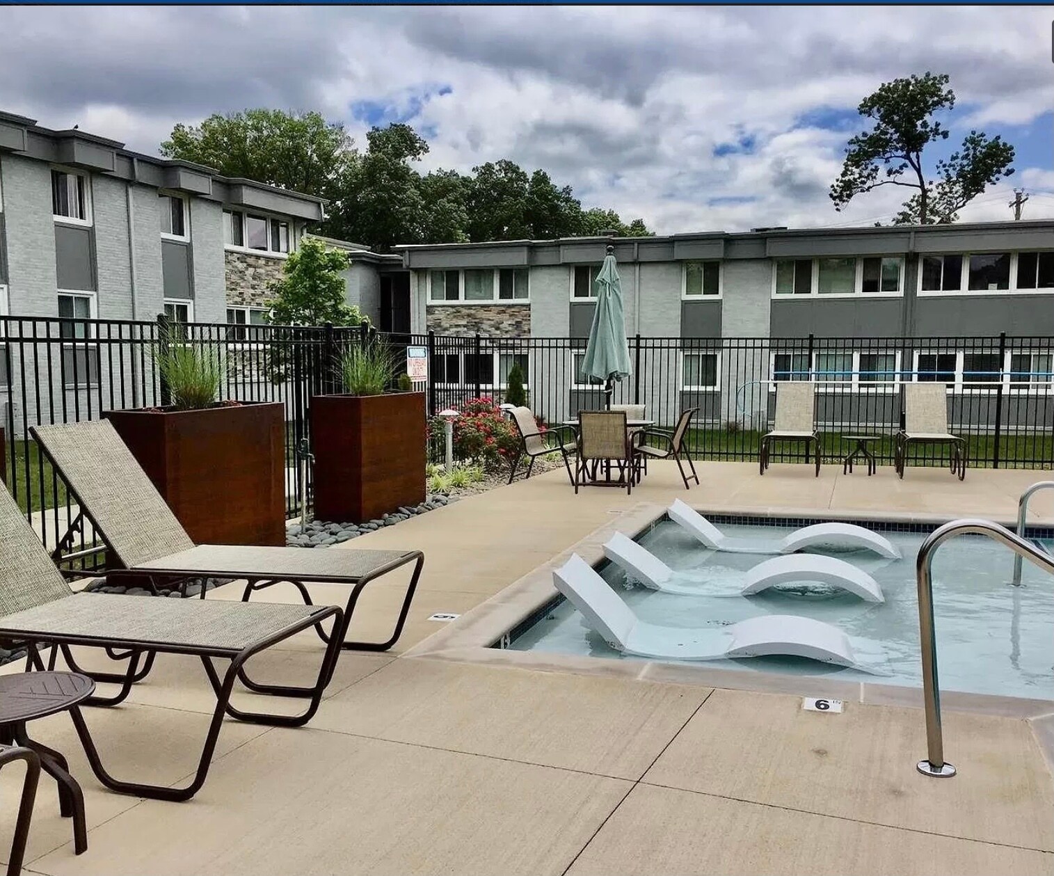 Building Photo - 1900 Richard Jones Rd