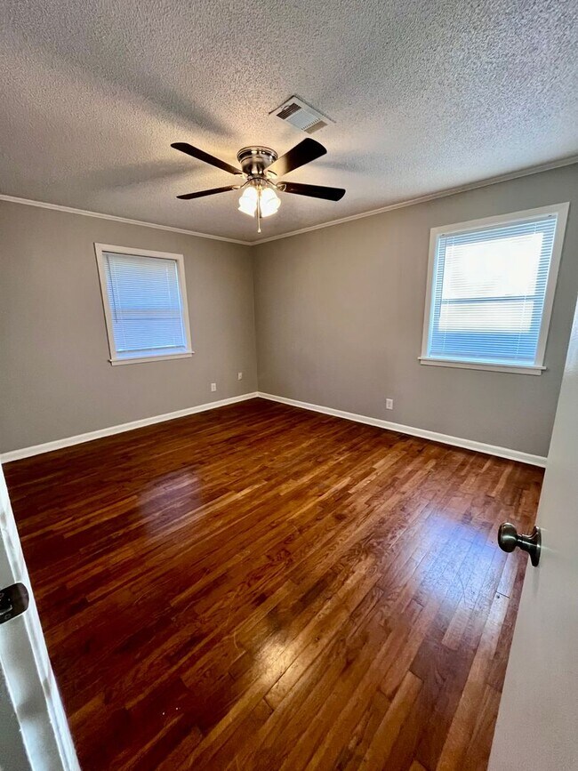 Building Photo - 4 Bedroom 2 Bathroom Home, Lonoke