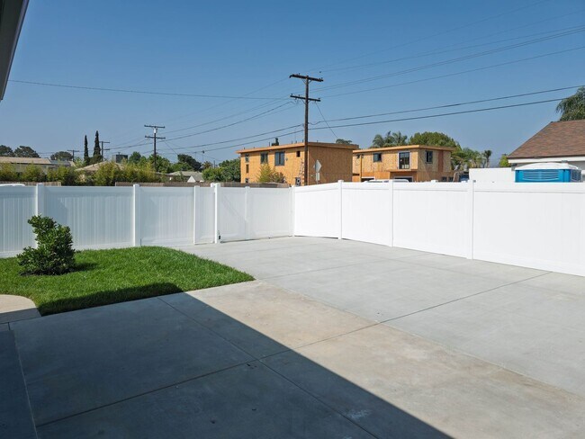 Building Photo - 6454 Gentry Ave