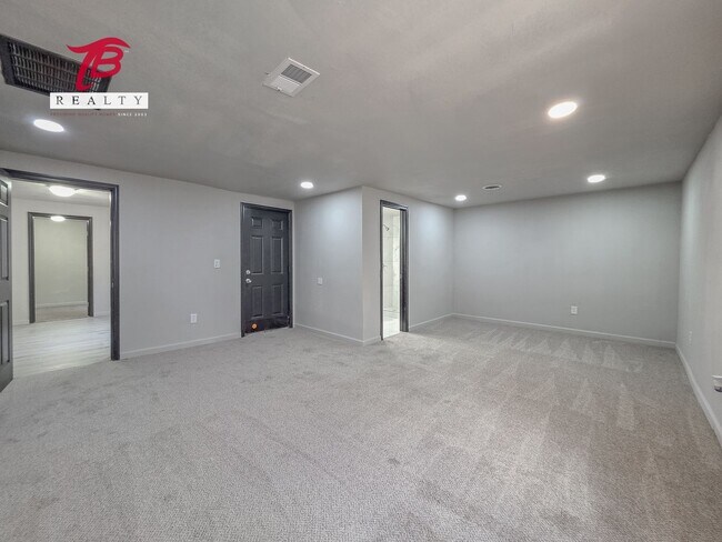 Building Photo - Charming and Newly Renovated 4-Bedroom Hom...