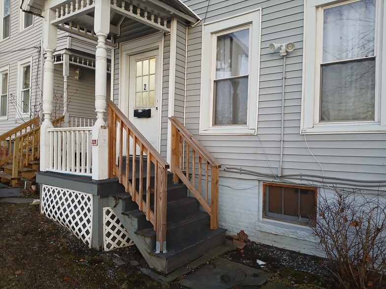 Apt2, Front door Entrance - 139 N Clinton St