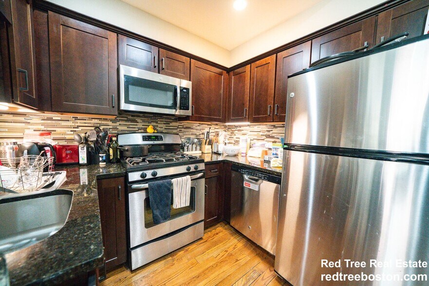 Building Photo - 491 Commonwealth Ave