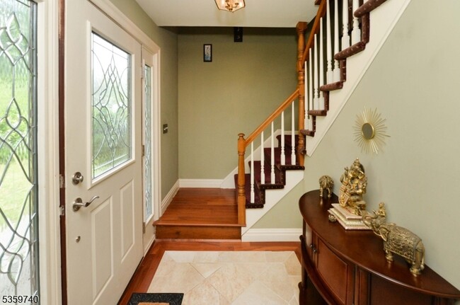 Building Photo - 252 Hillside Ave