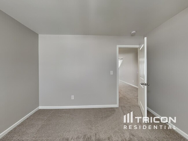 Building Photo - 143 Saye Pl