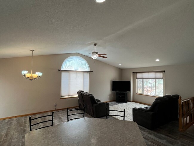 Building Photo - 4 Bedroom, 3 Bathroom Home for Rent