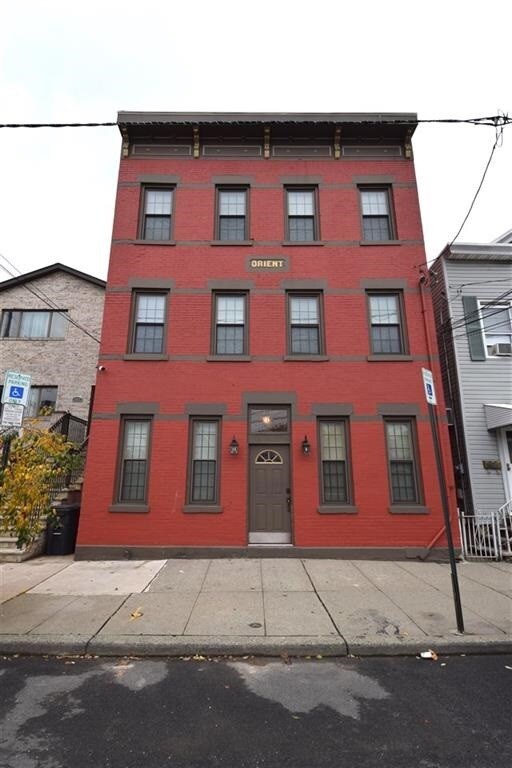 Building Photo - 190 Orient St