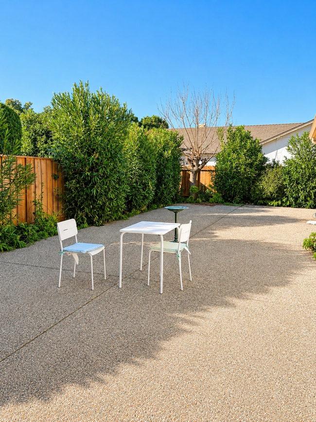 Building Photo - Lovely 3 bedroom 2 bathroom home in San Jose. Available for rent Now!