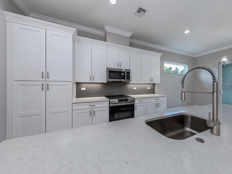 Building Photo - 1760 Lugano Cir