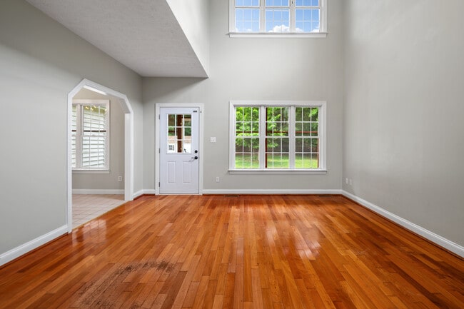 Building Photo - 619 Greyshire Dr
