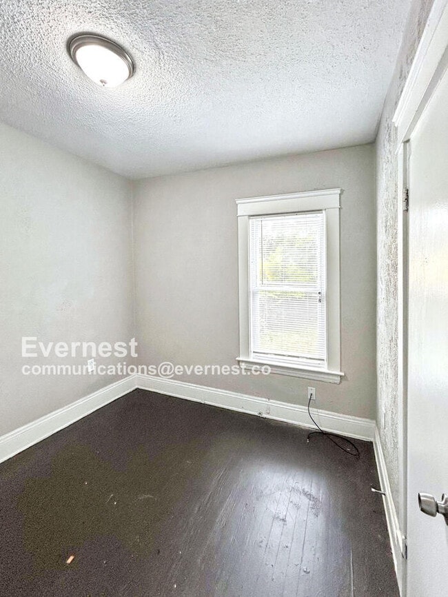Building Photo - 3114 E 98th St