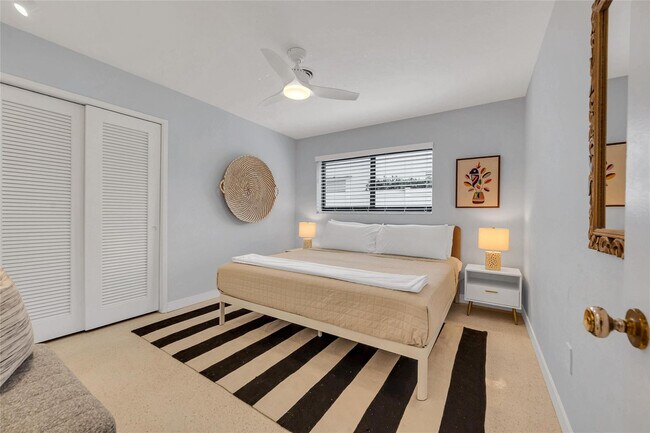 Building Photo - 1950 Harbourview Dr