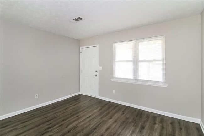 Building Photo - 307 Hamilton Glenn