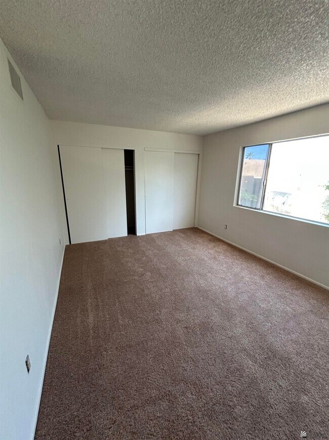 Building Photo - 2490 W Yowell Ct