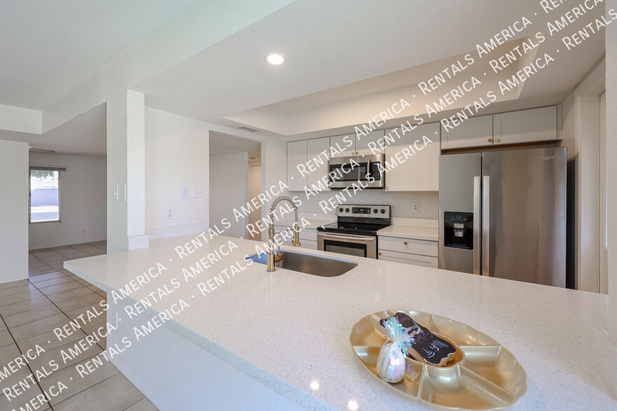 Building Photo - 5214 W Redfield Rd