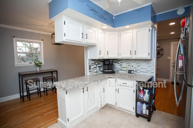 Building Photo - 403 University Blvd