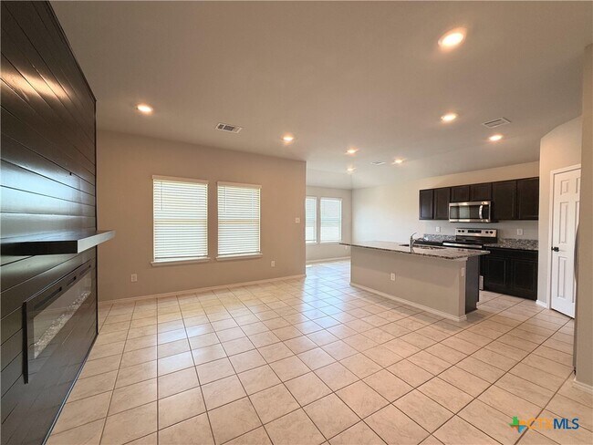 Building Photo - 4902 Vivien St