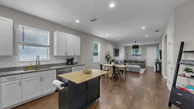 Building Photo - 3114 E 21st Ave