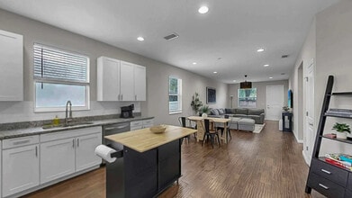 Building Photo - 3114 E 21st Ave