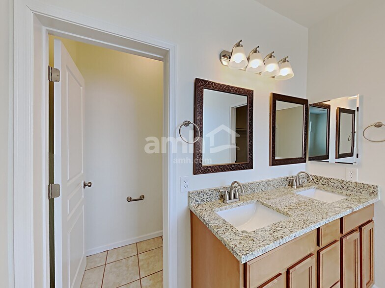 Building Photo - 7250 W Alta Vista Rd