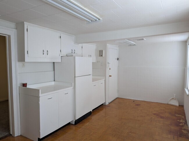 Building Photo - 272 3rd St