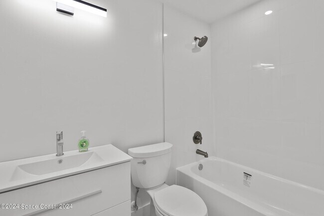 Building Photo - 421 Audubon Dr