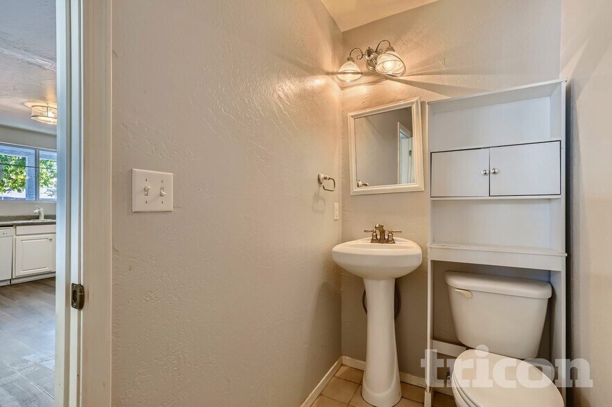 Building Photo - 3020 W Mariposa St