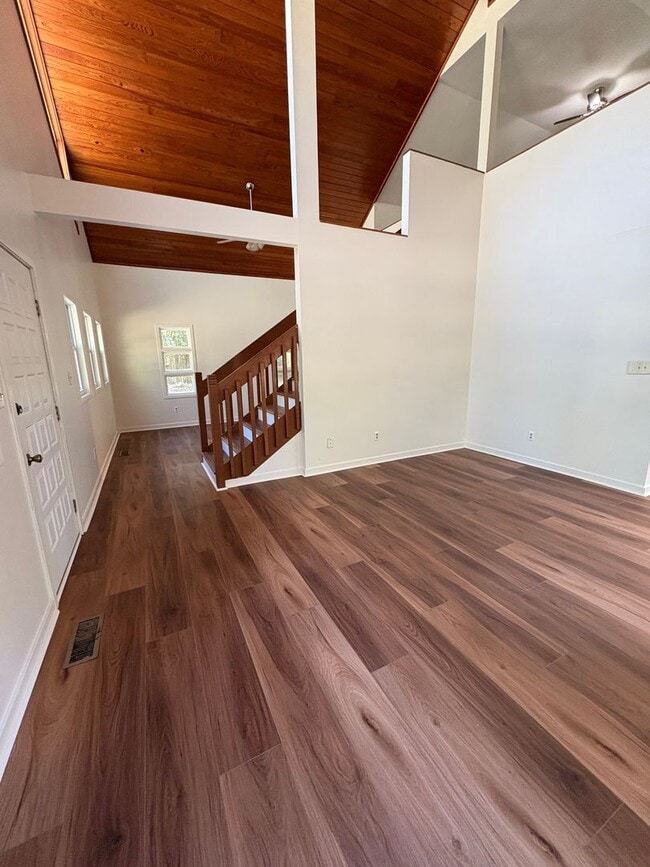 Building Photo - One-of-a-kind Home on 2.2 Acres – $1,700/m...