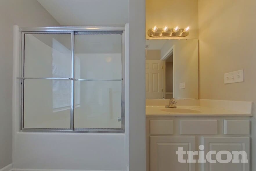 Building Photo - 410 Fox Trot Dr