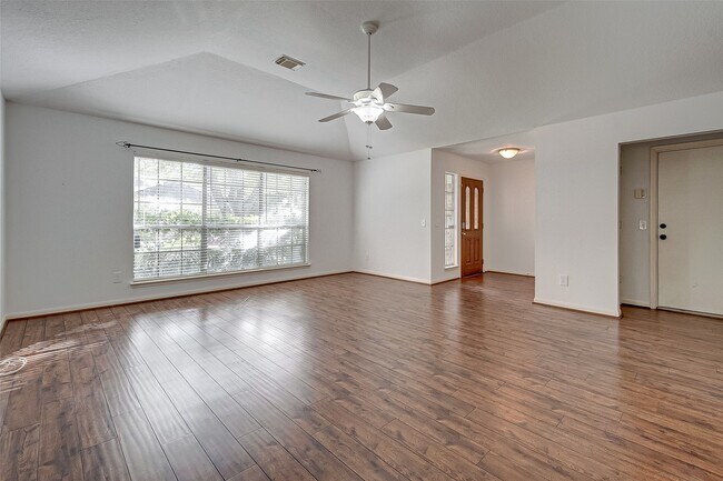 Building Photo - 22926 Rainbow Bend Ln