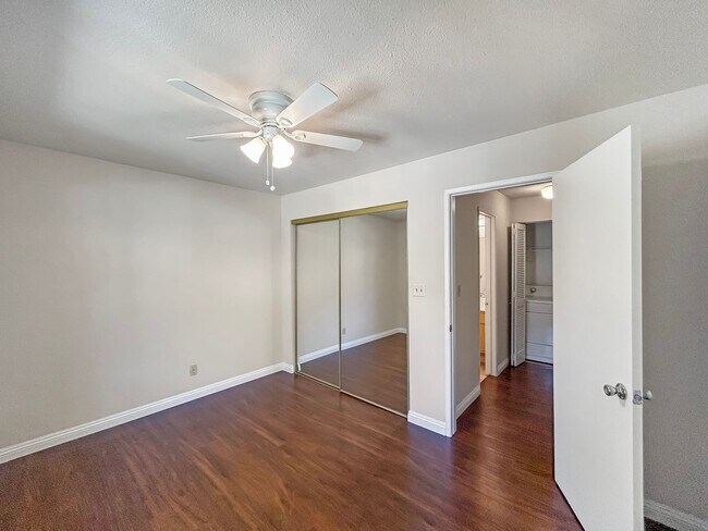 Building Photo - Modern Second-Story 2B/2BA in the Heart of...