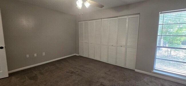 Building Photo - 4050 SE 22nd Ave