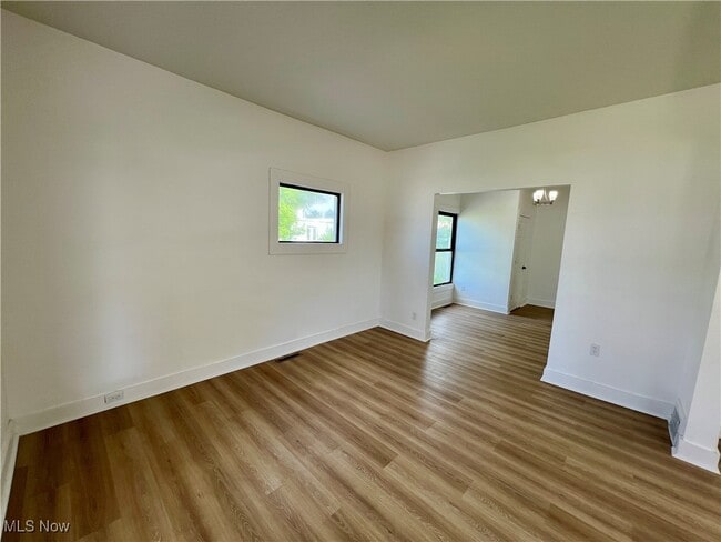 Building Photo - 117 W 29th St