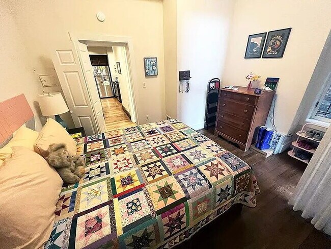 Building Photo - "Charming 1-Bedroom Gem in Vibrant NW DC – Your Perfect Urban Retreat Awaits!"